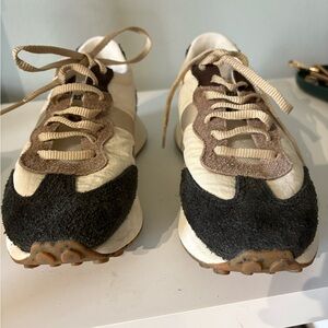 NWOT Seavees Acorns Black and Tan